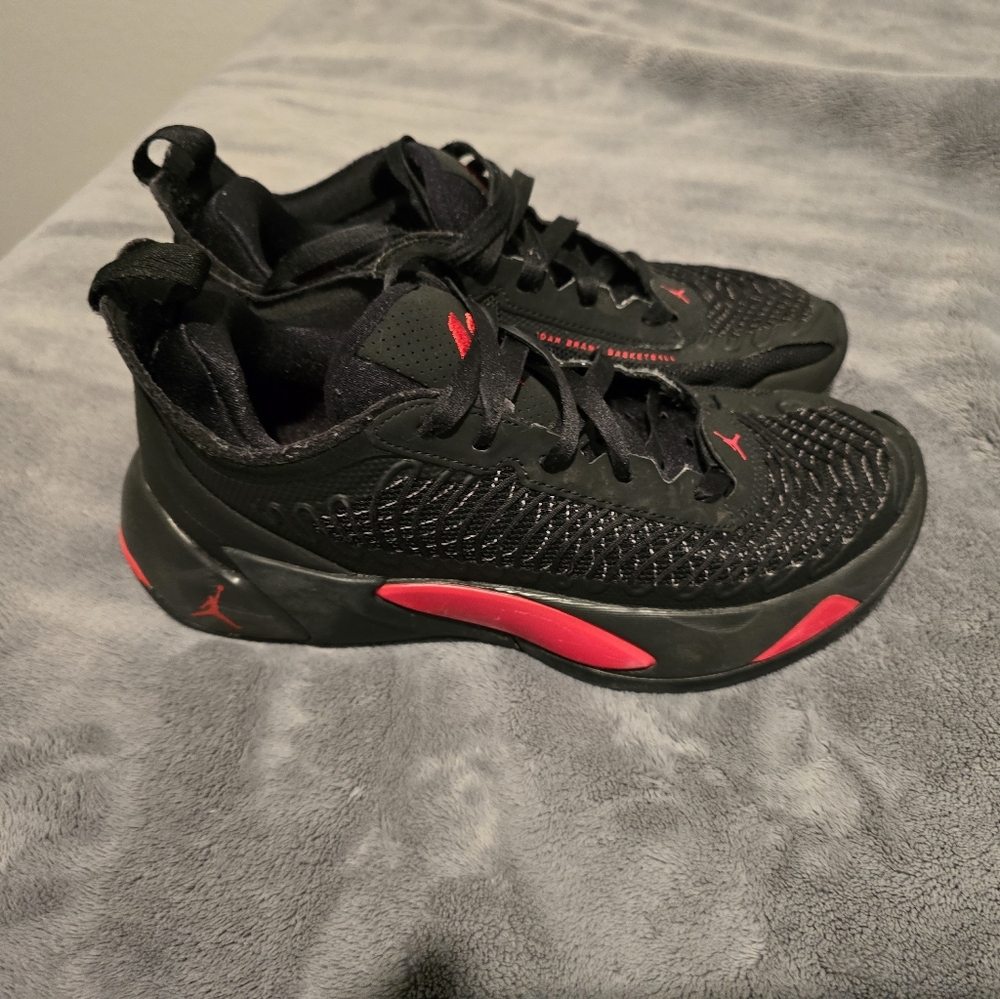 Men's 7Y Used Nike Jordan Luka Doncic shoes black red